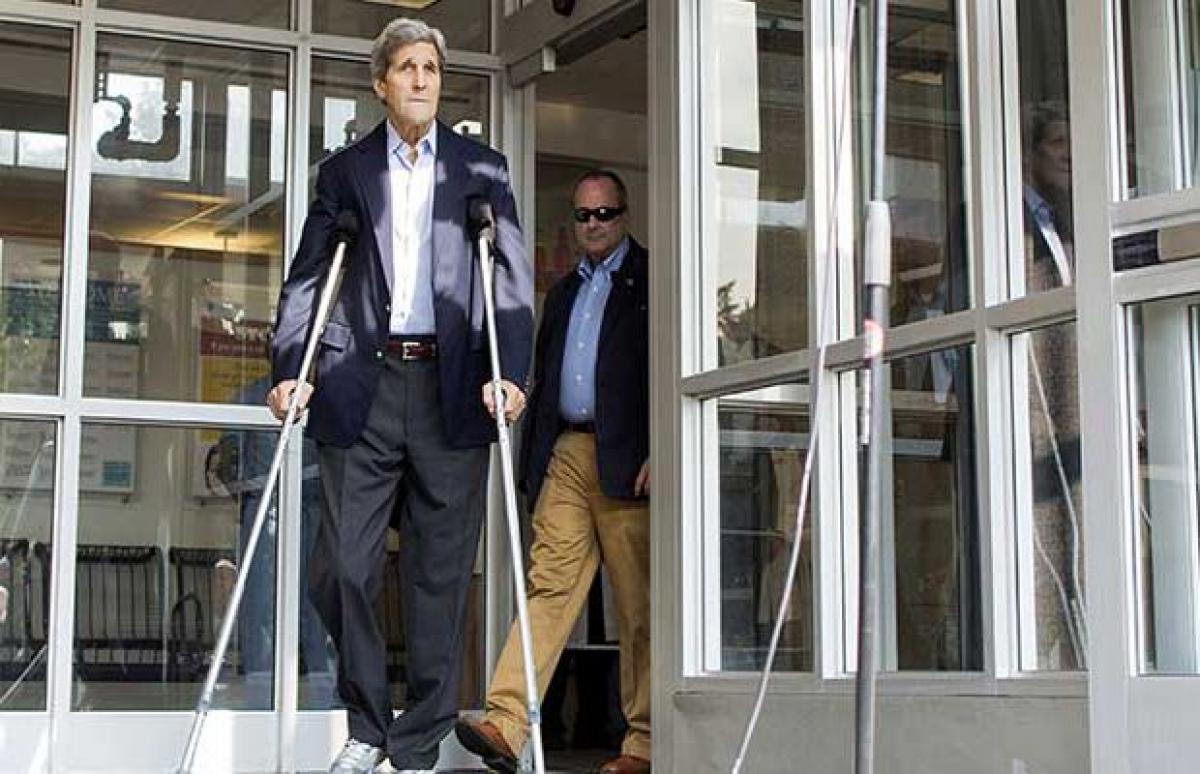 John Kerry only taking Tylenol for broken leg