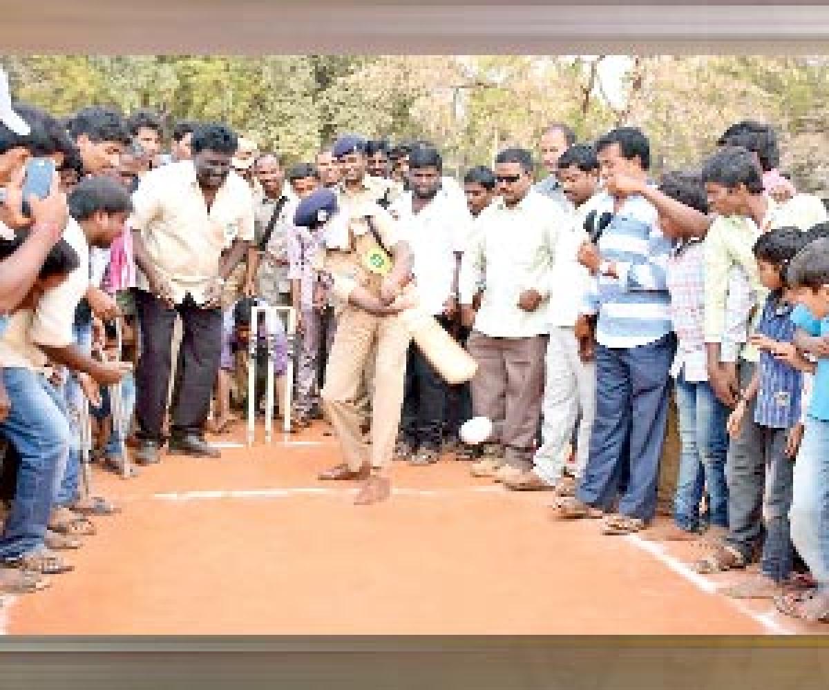 SP plays cricket blindfolded