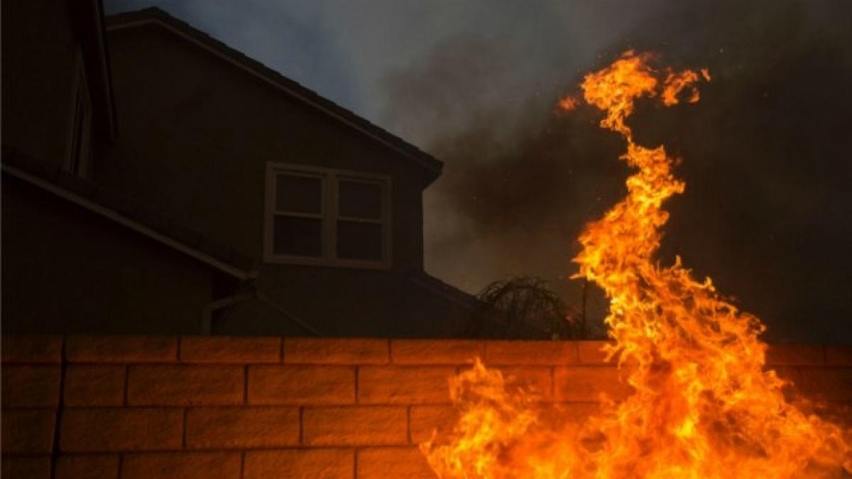 Sand Fire: California wildfire guts 18 homes