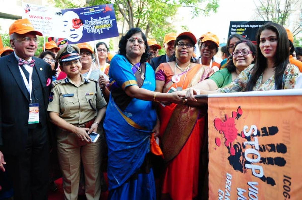Gynaecologists cycle for awareness about gender-based violence 