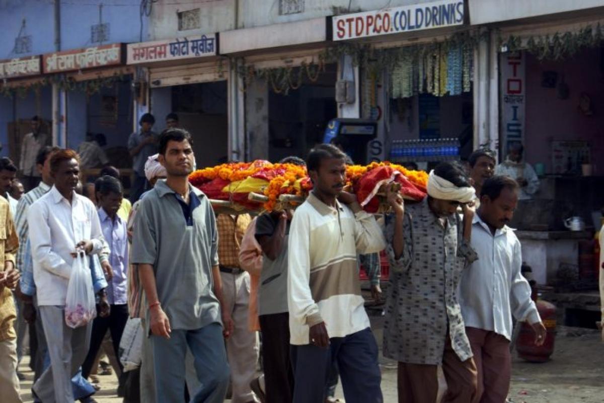 Karnataka: Teenager wakes up, minutes before cremation