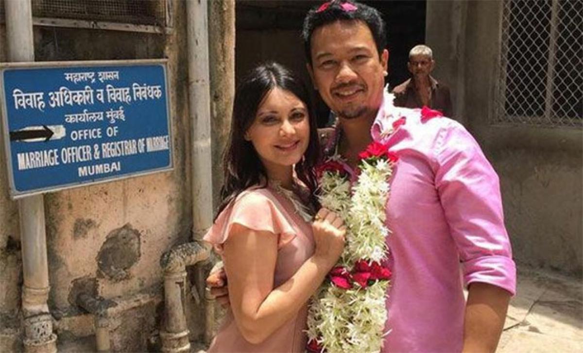 Photos: Minissha Lamba gets married at Registrar office