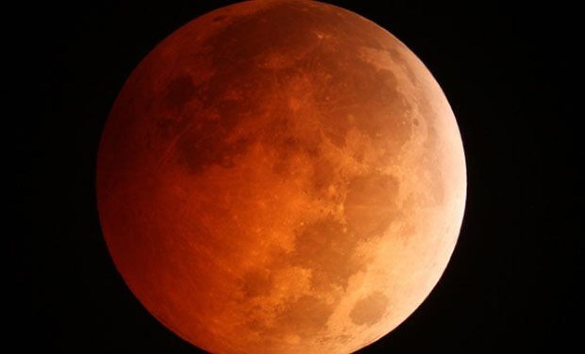 Stargazers brace up to watch Super blood moon spectacle