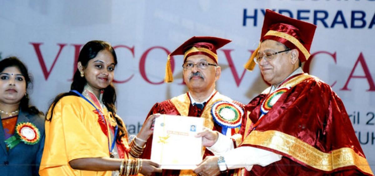 Bomma student felicitated