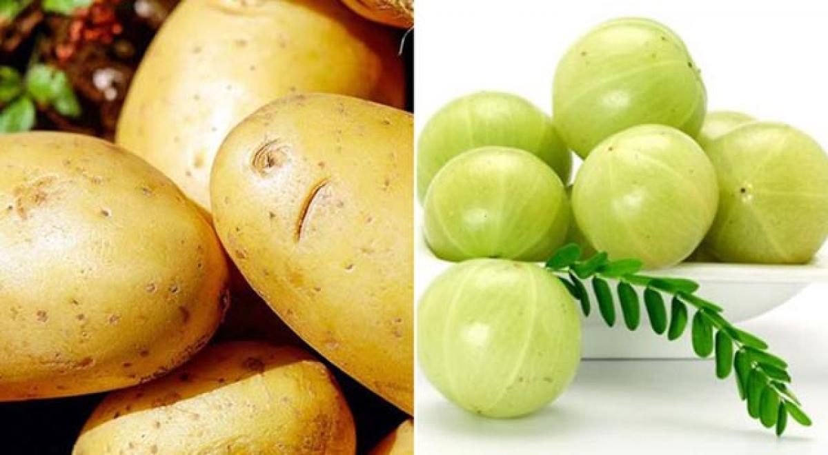Potatoes, Amla help in getting rid of dark underarms