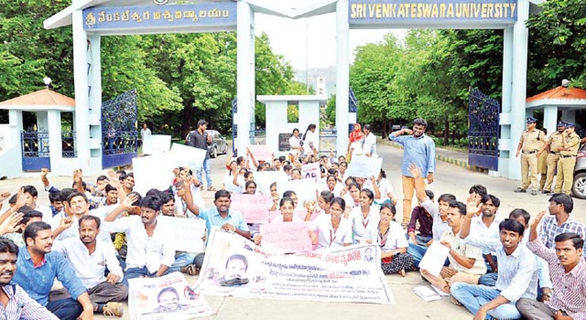 Veterinary students oppose recruitment through Andhra Pradesh Public Service Commission