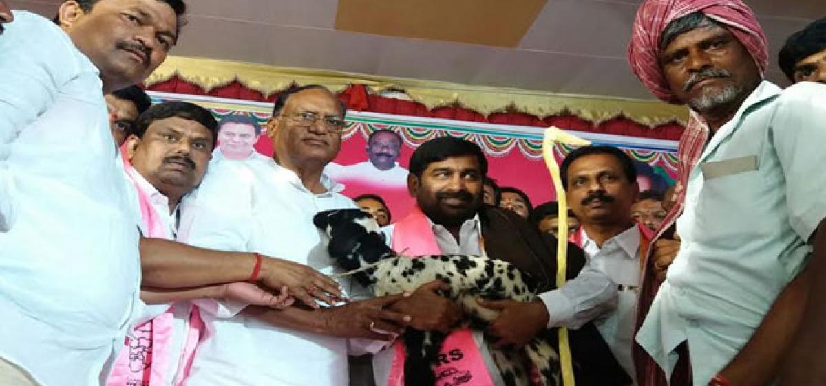 Propagate govt schemes: Jagadish to party members