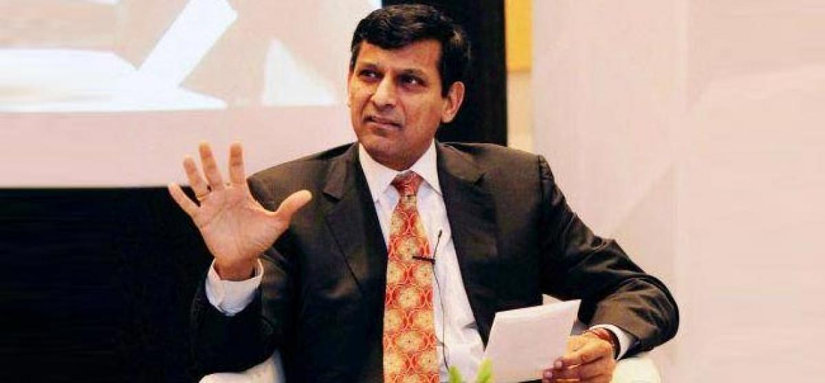 RBI unperturbed by payments bank licences: Rajan