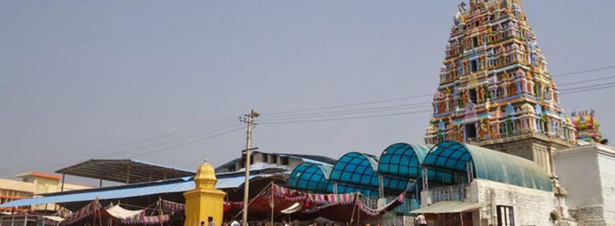 Devotee rush witnessed at Yadari temple in Nalgonda