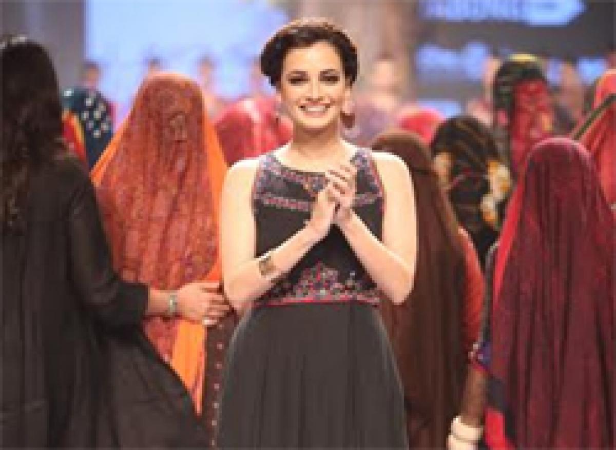 Lakme Fashion Week Day 2 pictures Dia Mirza, Sangeeta Bijlani, Sanjay Suri spotted