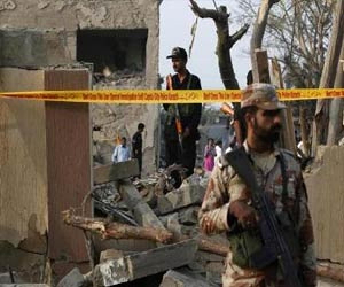 Mardan Suicide blast in Pakistan injures 10