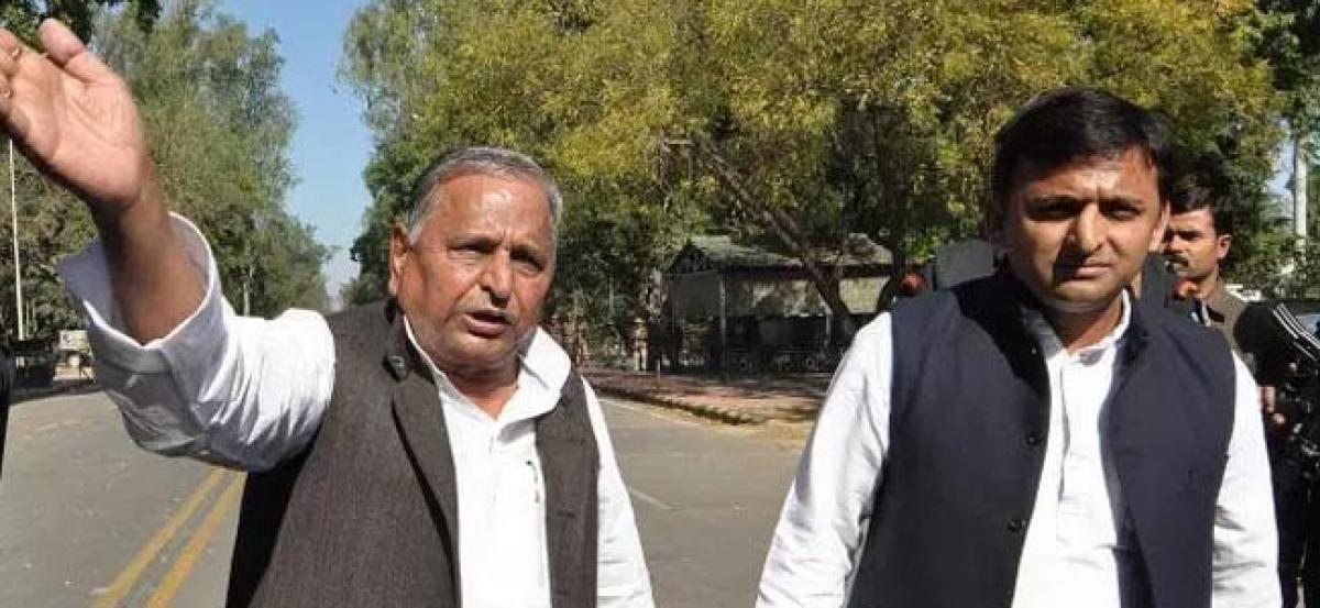 Mulayam era certainly on the ebb, Akhilesh-SP chief drifting apart