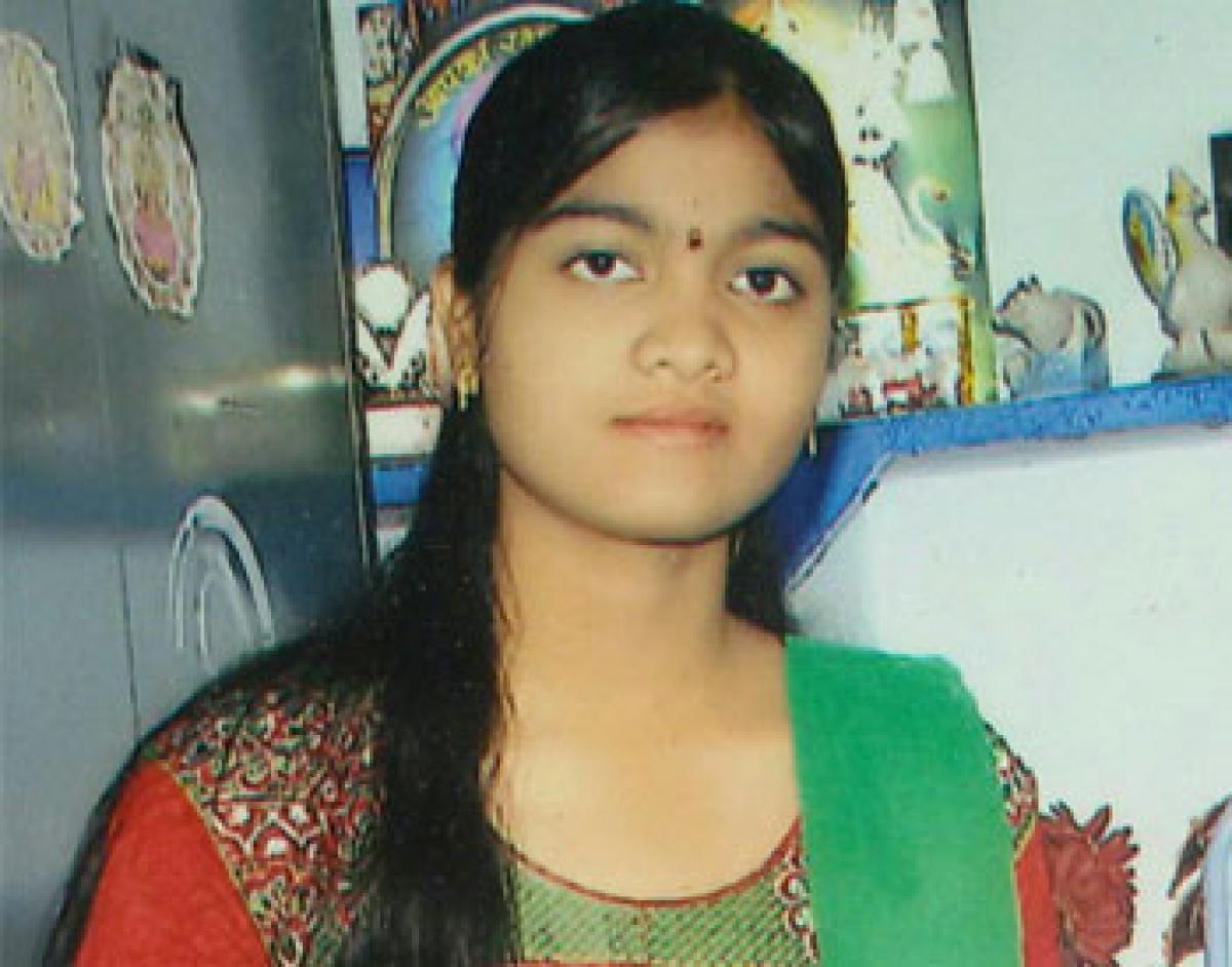 SSC-2014 topper commits suicide