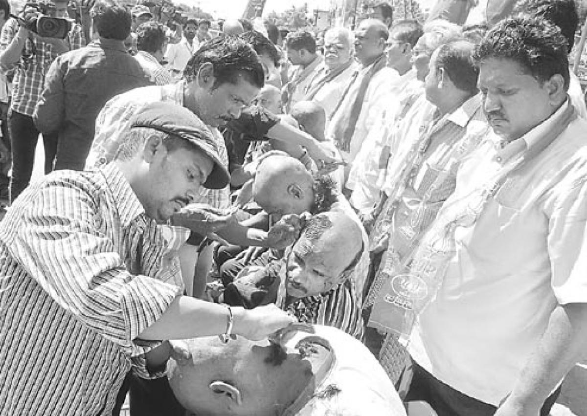 BJP activists tonsure to highlight sub-ways issue