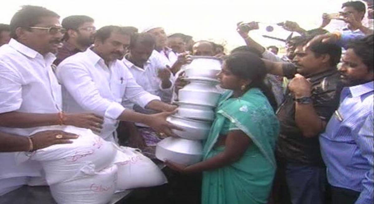 YSRCP distributes relief material to fire mishap victims