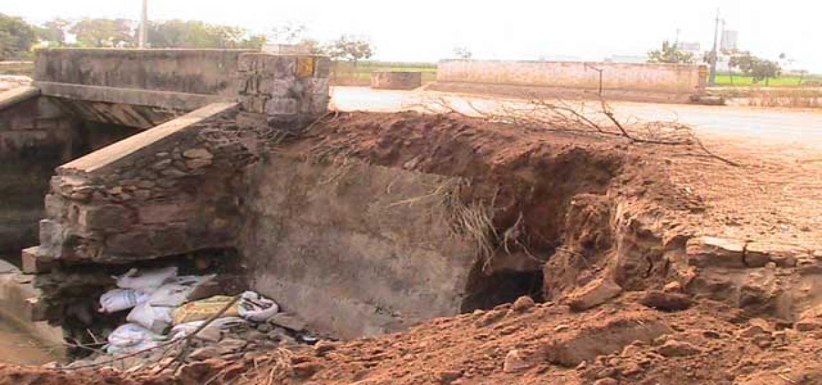 SRSP bridge at Neerukulli road on verge of collapse