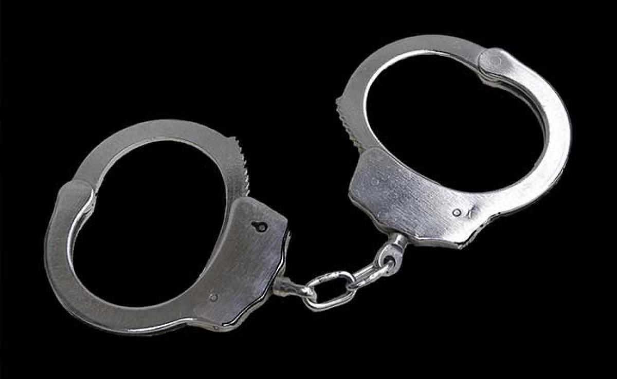 Five arrested for robbery; 5.3 lakh recovered