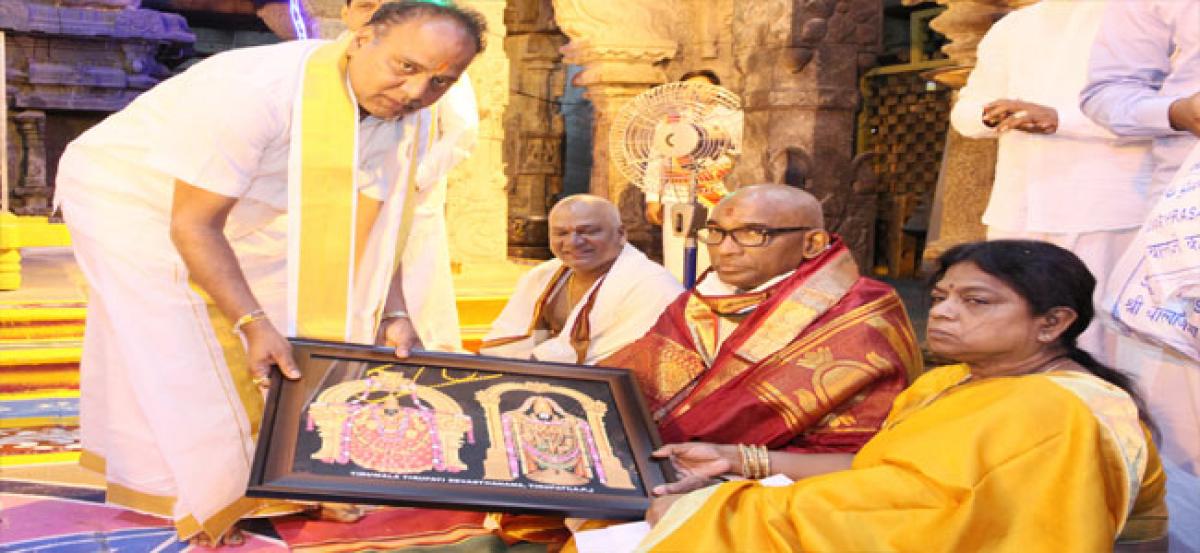 Supreme Court judge offers prayers at Tirumala temple