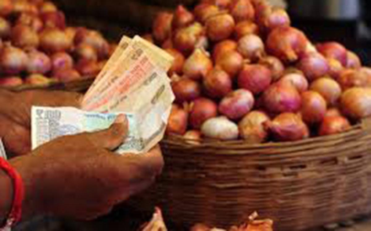 Onion prices shoot up, sold at 70