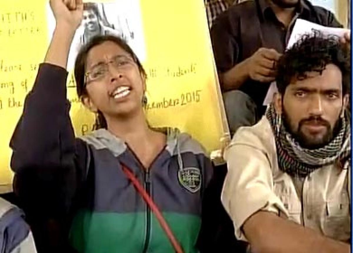 Students continue their protest in University of Hyderabad, demand VCs arrest