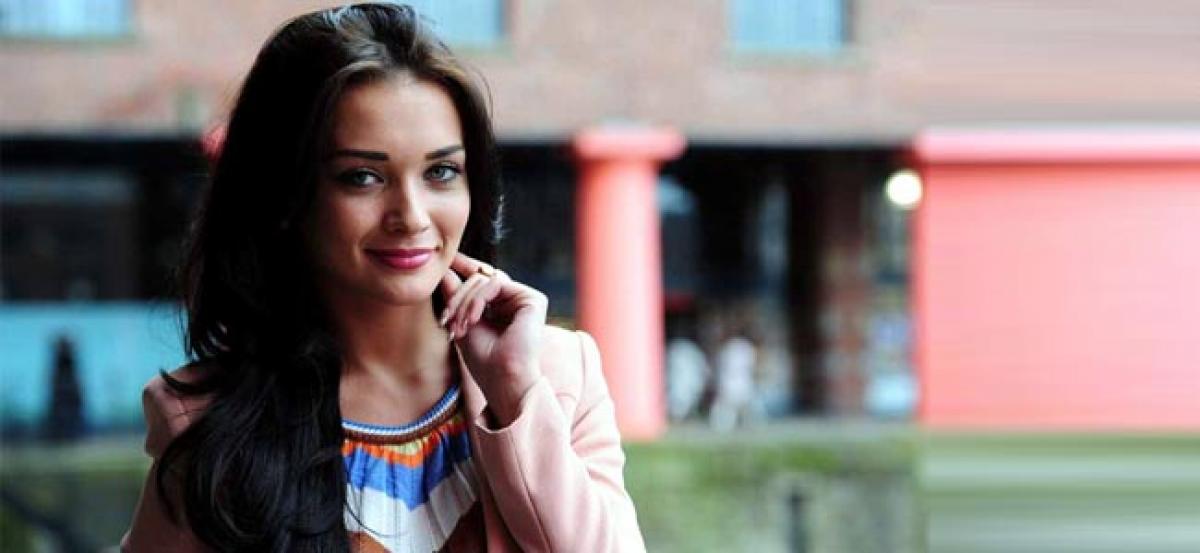 Amy Jackson single, calls linkup rumours silly