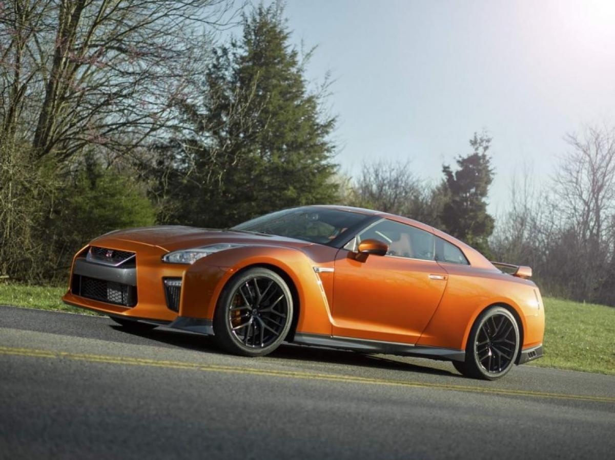 Check out: 2017 Nissan GT-R features at New York Motor Show