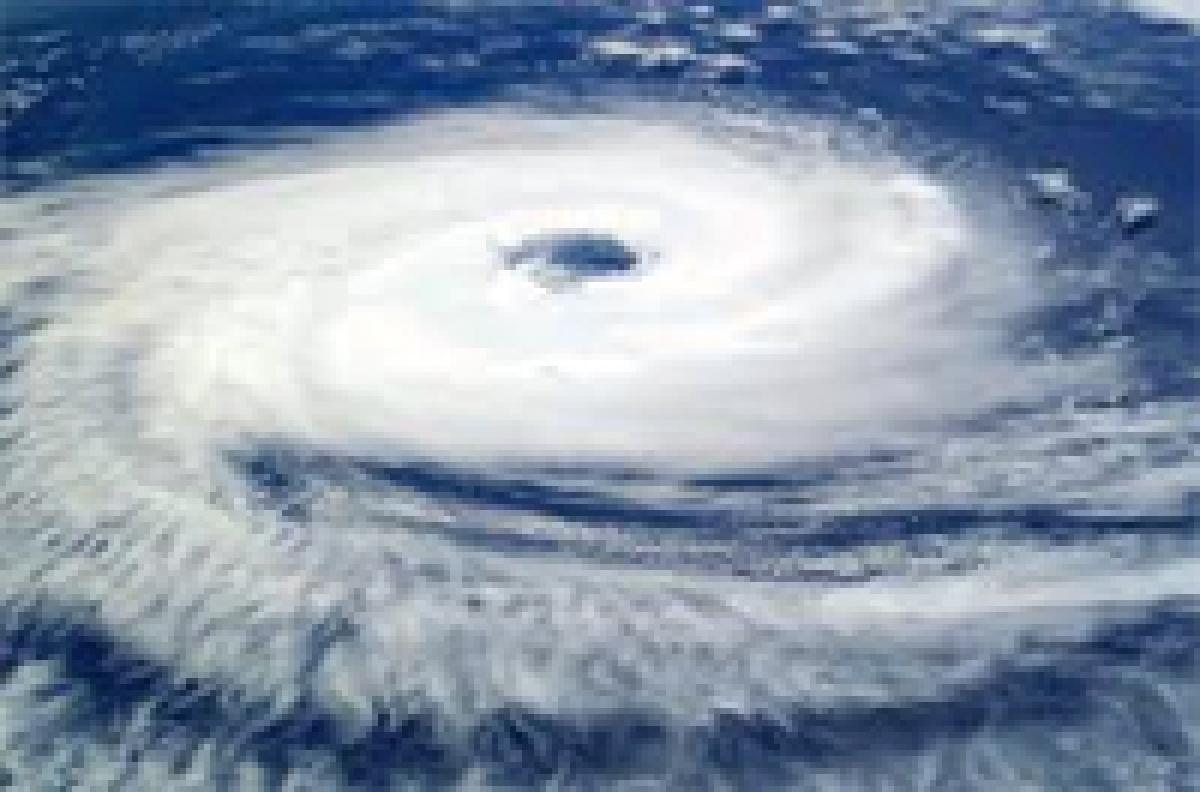 Cyclone Komen to make landfall, heavy rains forecast