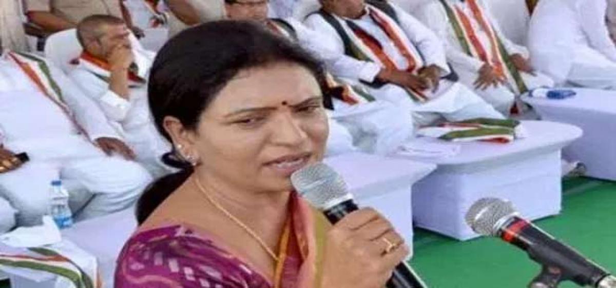 KCR behaving like dictator, flays Aruna