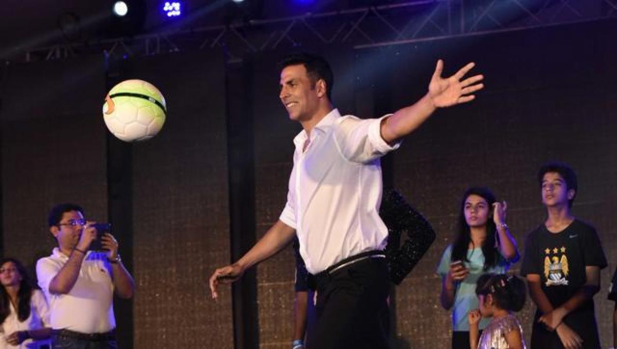 Akshay Kumar inaugurates football tournament