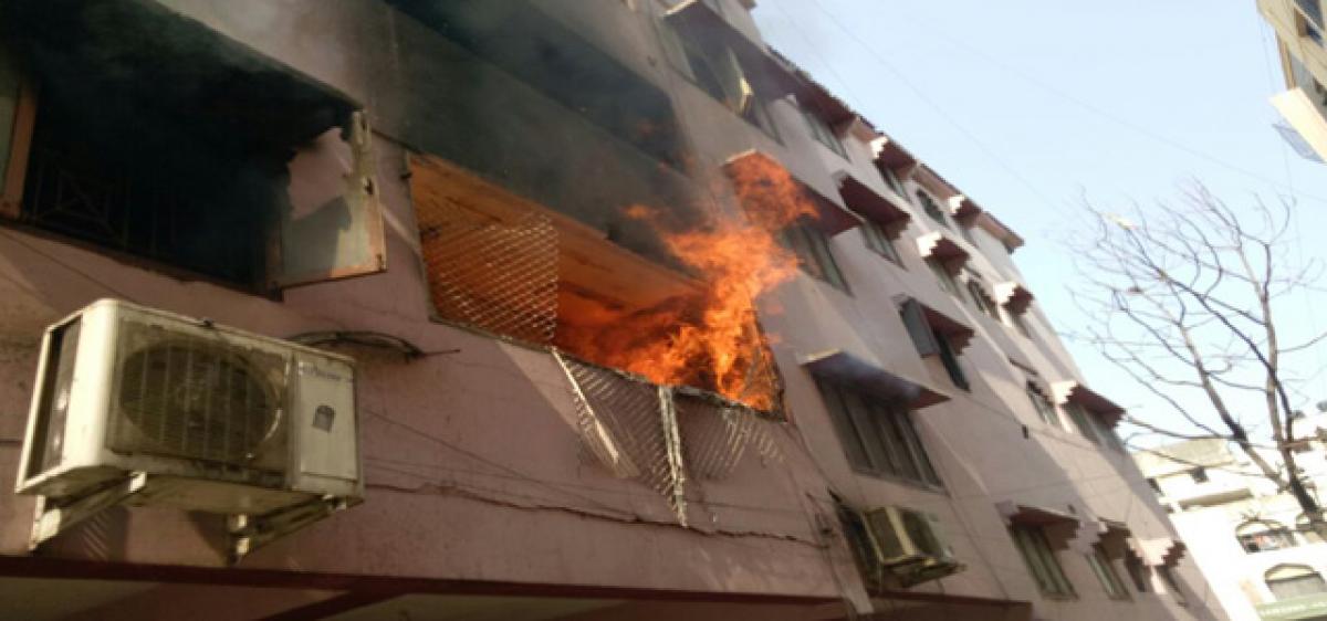 Valiant cop averts major fire mishap in Hyderabad