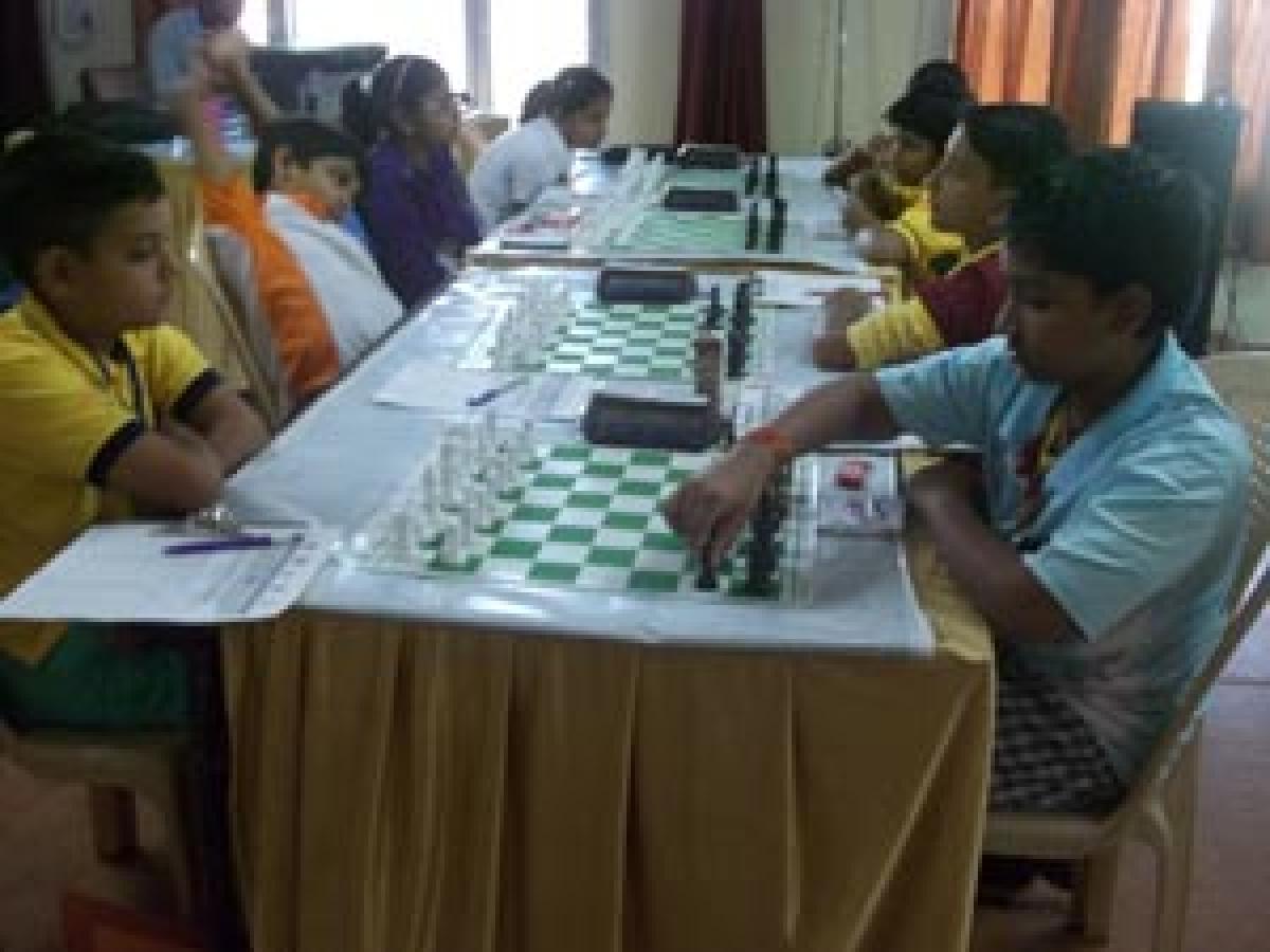 Sahithi in joint lead