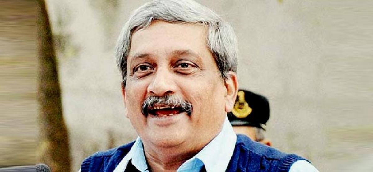 He kept roaming around and we formed the govt, Goa CM Manohar Parrikar taunts Digvijaya Singh