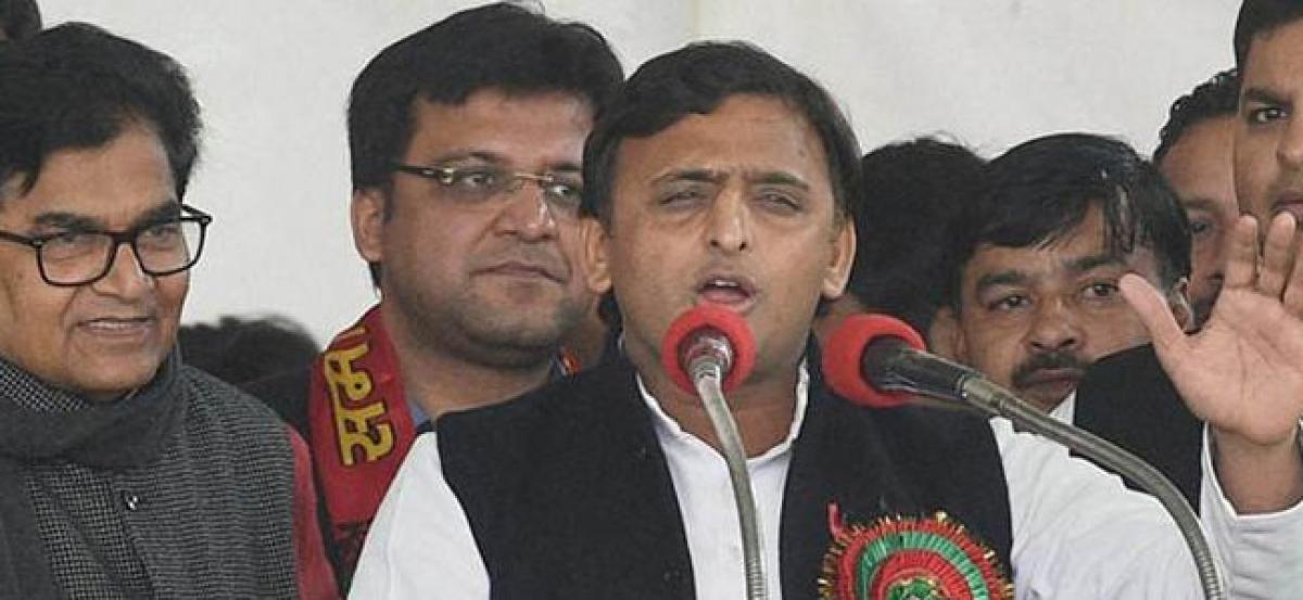 Will attend Lalus Patna rally, so will Mayawati : Akhilesh