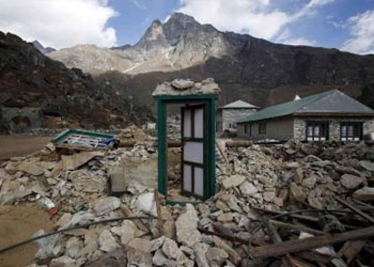 4 magnitude aftershock strikes in Nepal