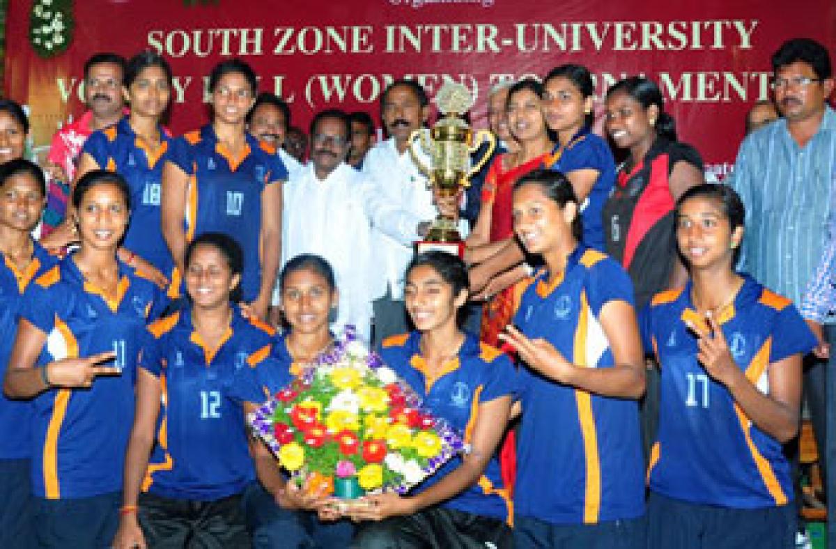 University of Calicut wins volleyball tourney