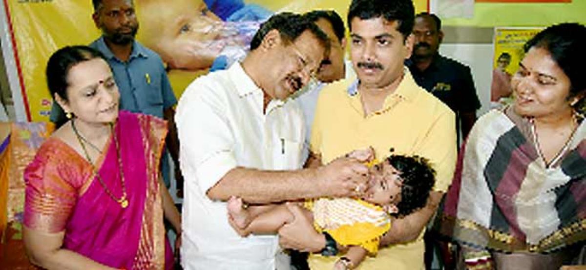 Minister administers polio drops to kids