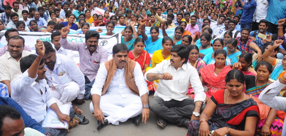 Over 5k sacked Sakshara Bharat staff stage protest in Vijayawada