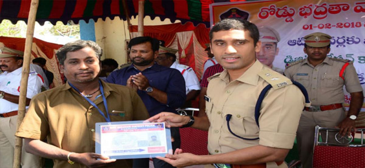 Auto drivers issued with digitalised ID cards