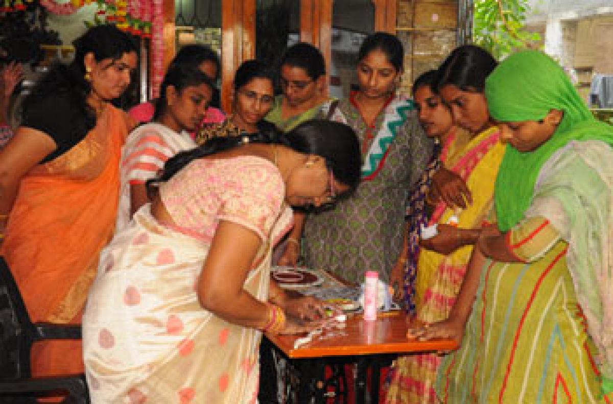 Women encouraged to indulge in arts and crafts