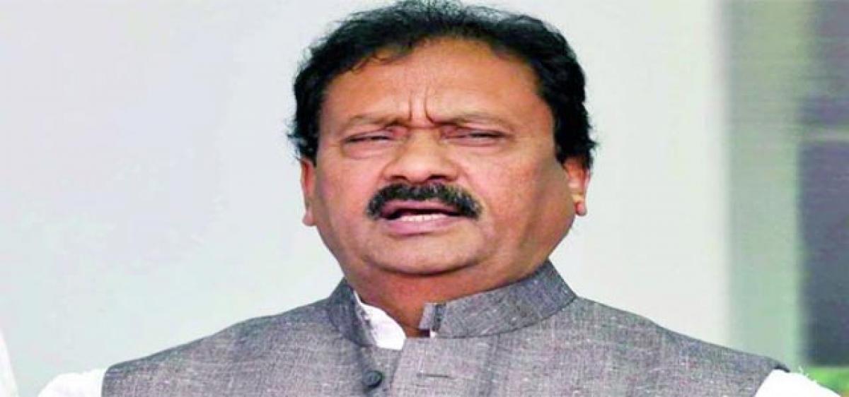 Shabbir demands CBI probe into Eamcet paper leak