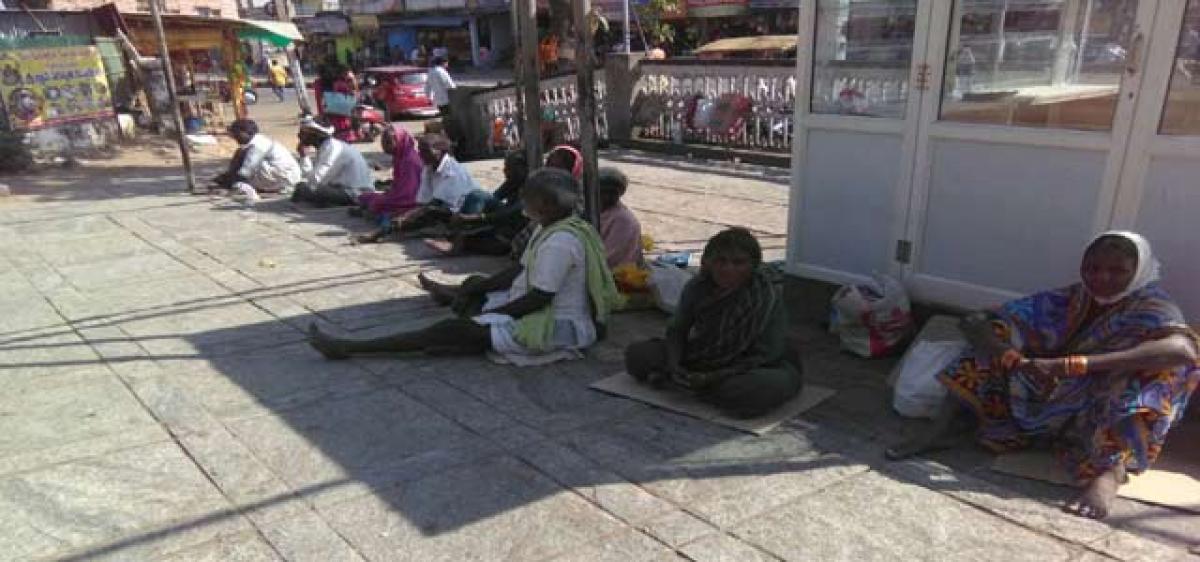 Note ban sparks hunger pangs for beggars