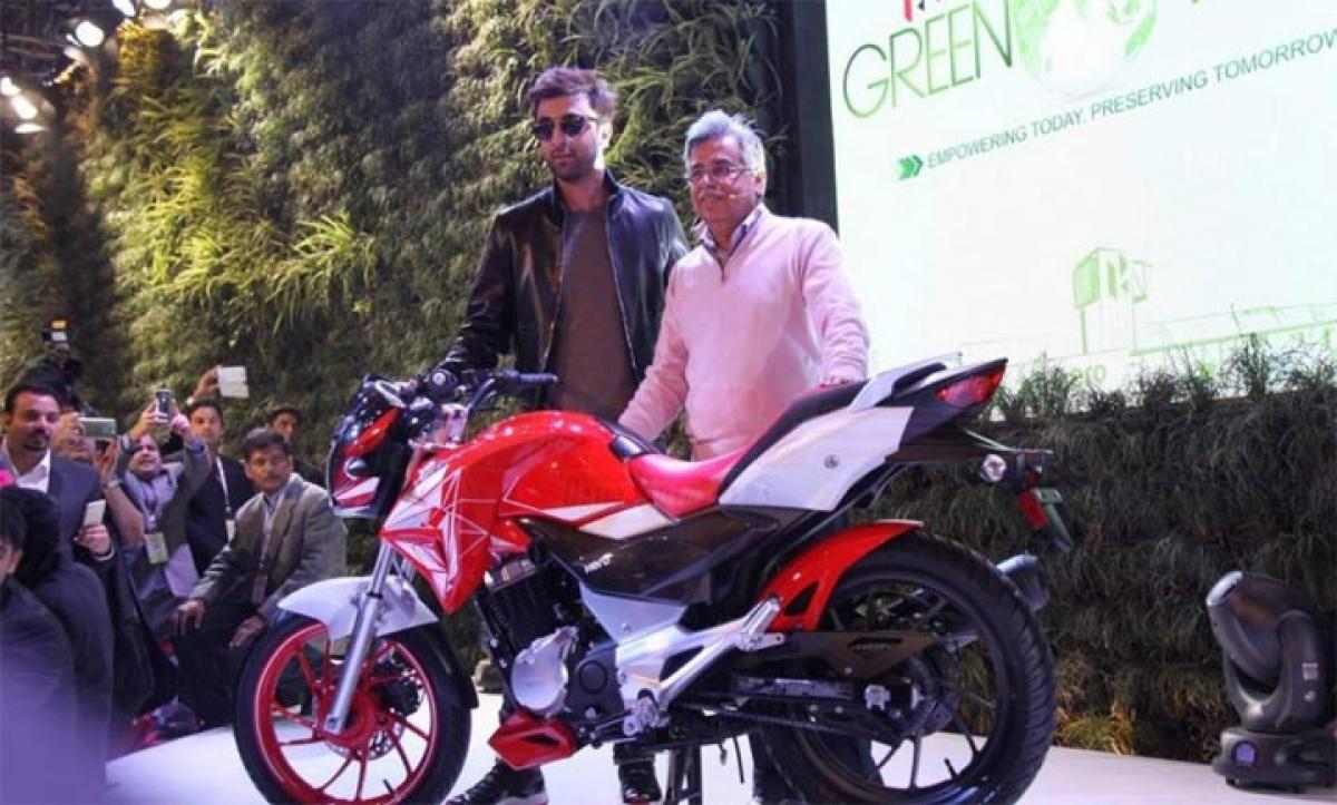 Hero Xtreme 200S unveiled at 2016 Auto Expo by Ranbir Kapoor