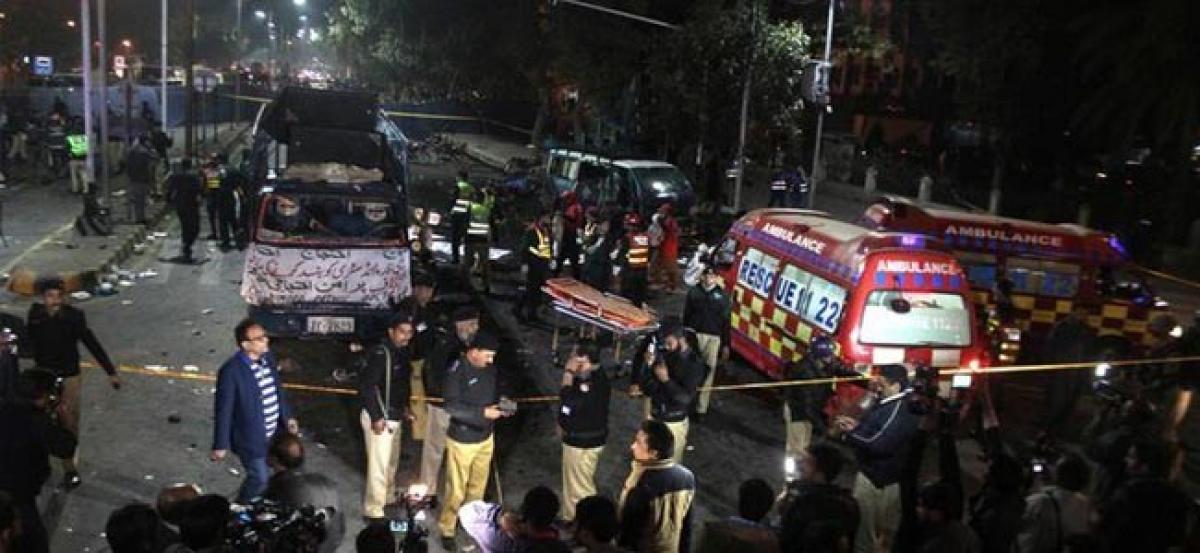 Pakistani police say 10 militants killed in gun battle in Lahore