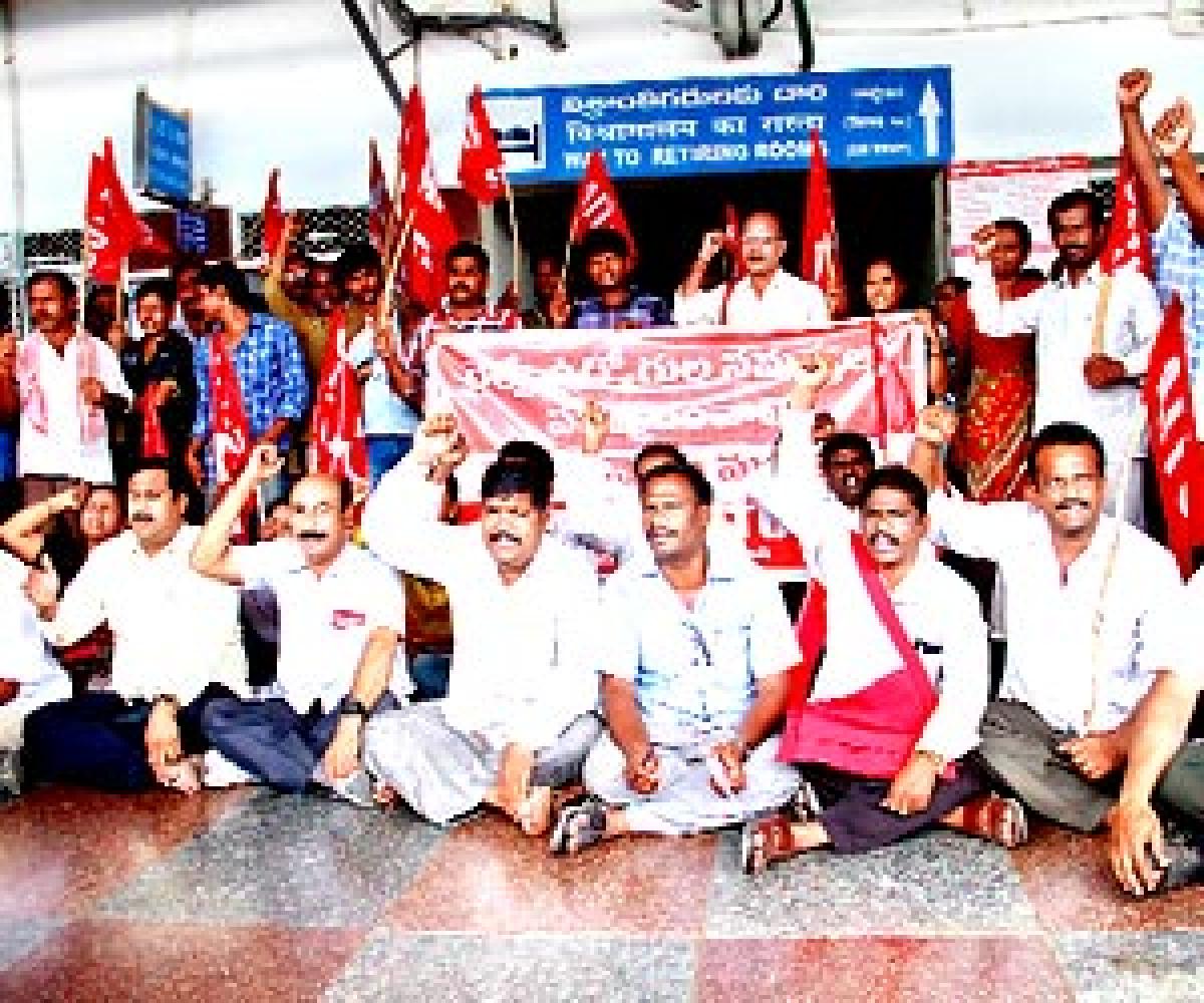 Rail staff decry NDA’s anti-employee policies