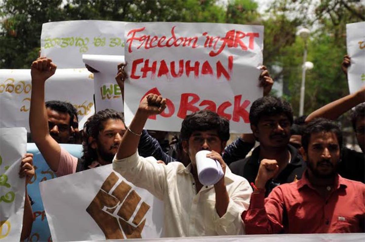 Students seek removal of FTII chairman