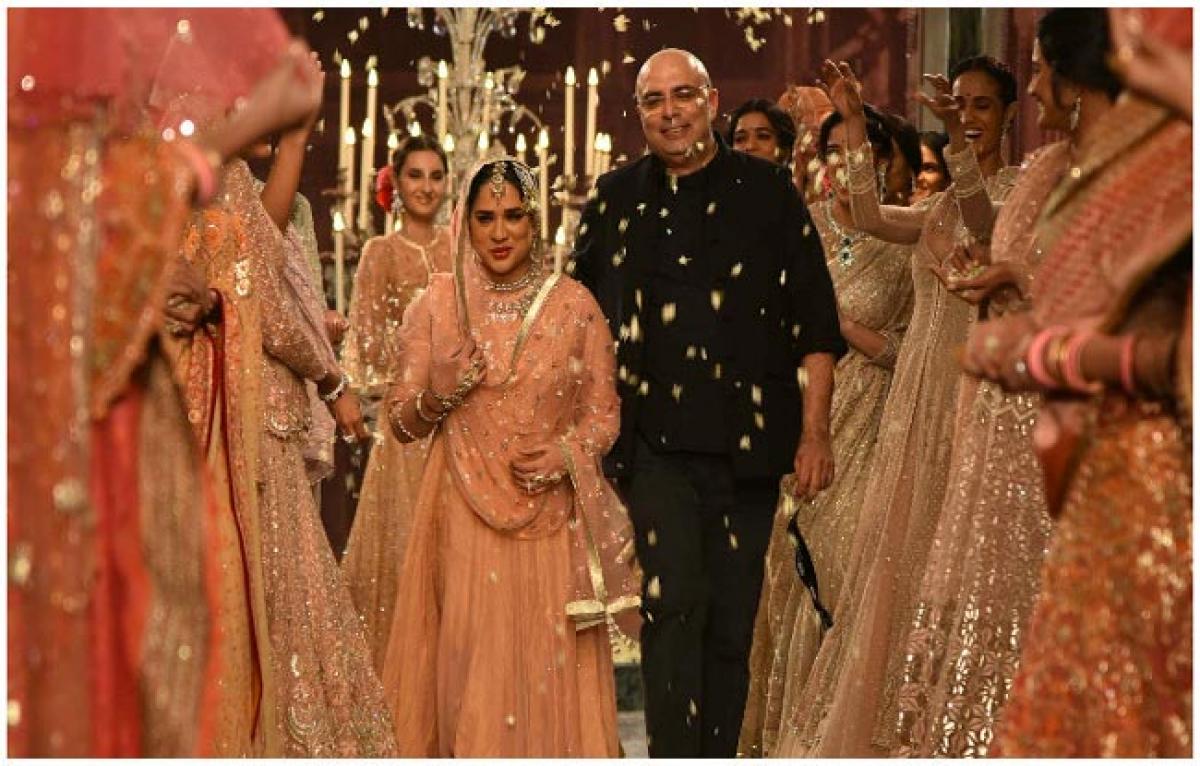 Tarun Tahiliani ends ICW2016 show with his last dance of courtesanCollection
