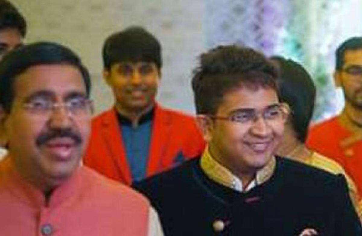 Condolences pour in for AP Minister Narayanas son