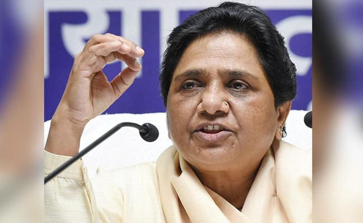 Sheila Dikshit An Old Lady, Raj Babbar A Turncoat: Mayawati