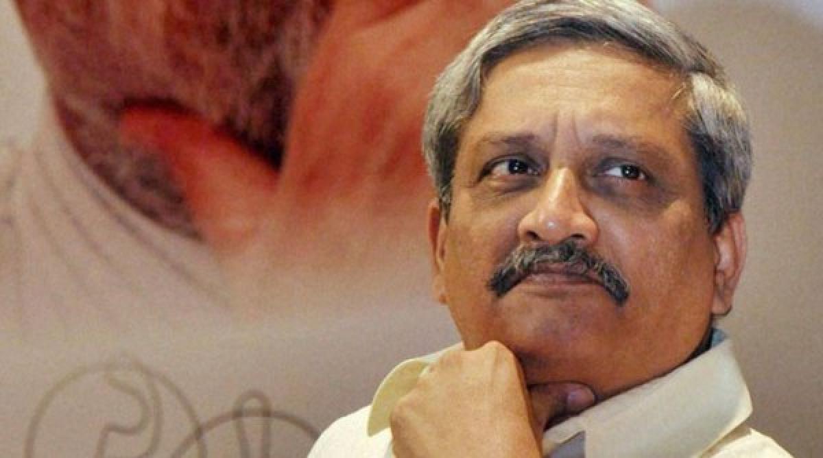 Parrikar hits out at AAP leaders for abandoning Delhi amidst chikungunya outbreak