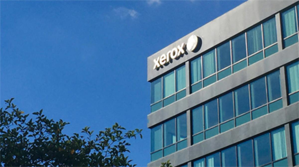 Xerox reports sales decline and plans to split company